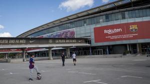 Imagen del exterior del Camp Nou, este viernes, antes del Barcelona-Madrid.