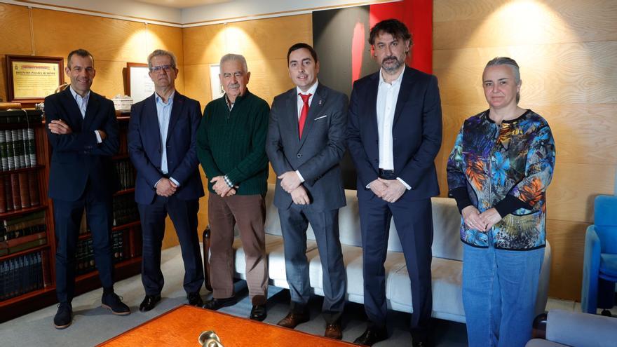 Desayuno en LA NUEVA ESPAÑA con empresarios de Llanera y el alcalde