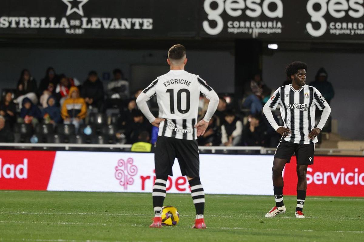 La derrota en casa del FC Cartagena frente al Eibar, en imágenes