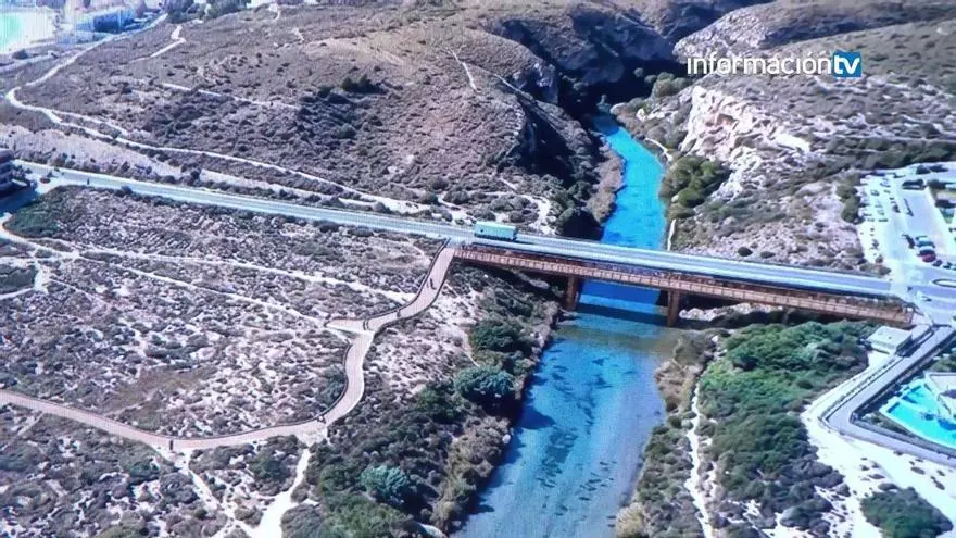 La Generalitat Valenciana proyecta una pasarela de madera sobre el río Seco en El Campello