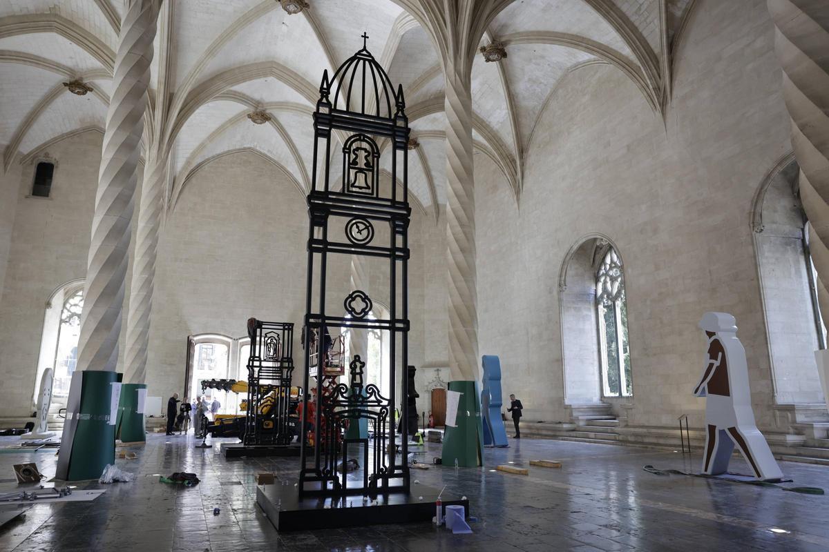 Montaje de la exposición de Julian Opie en la Llotja de Palma