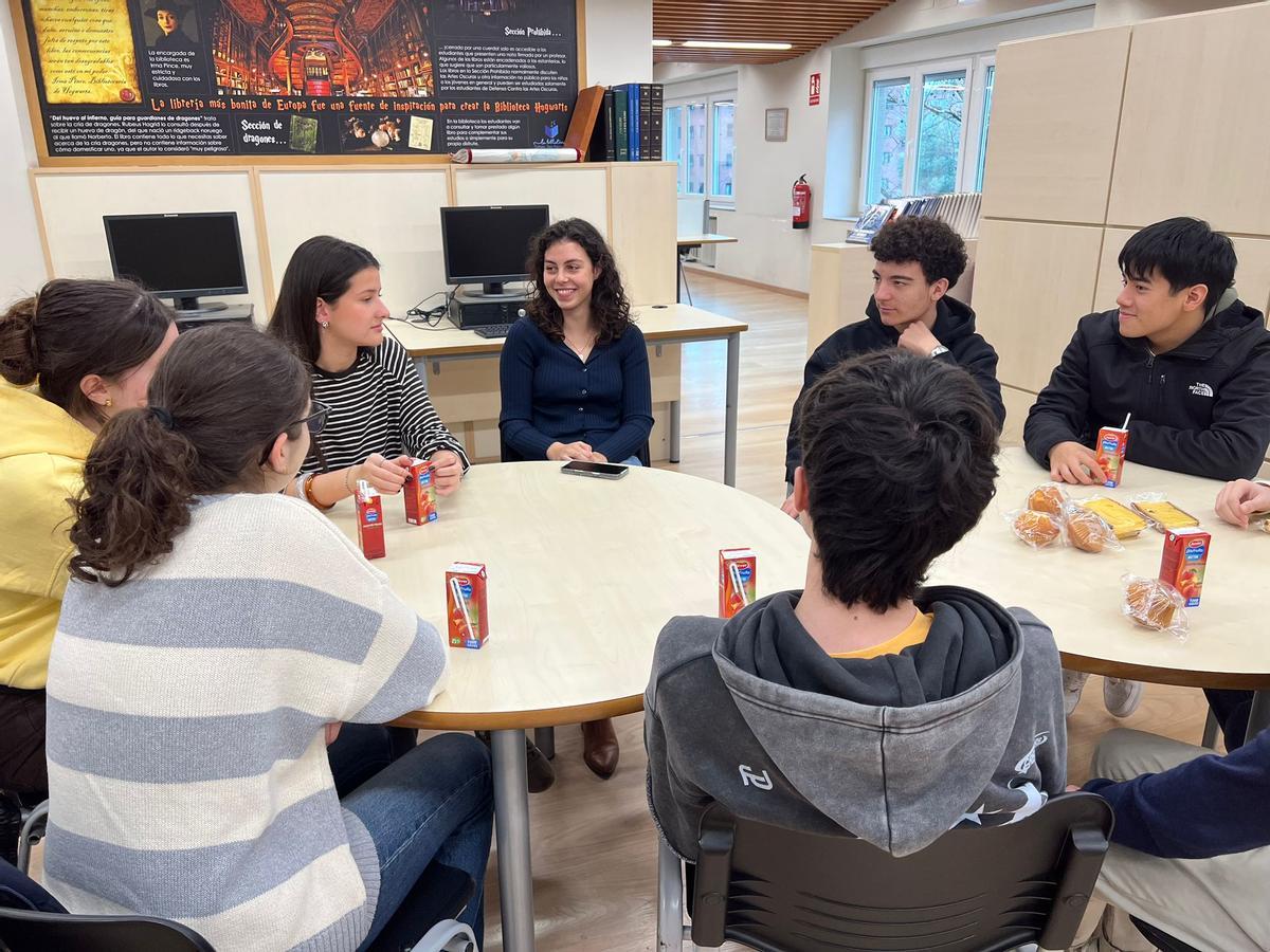Alumnos del San Fernando este miércoles durante la jornada de Ciencia y mujer.