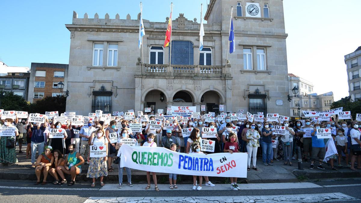 Los vecinos de Seixo exigen al Concello de Marín que luche por su centro de salud