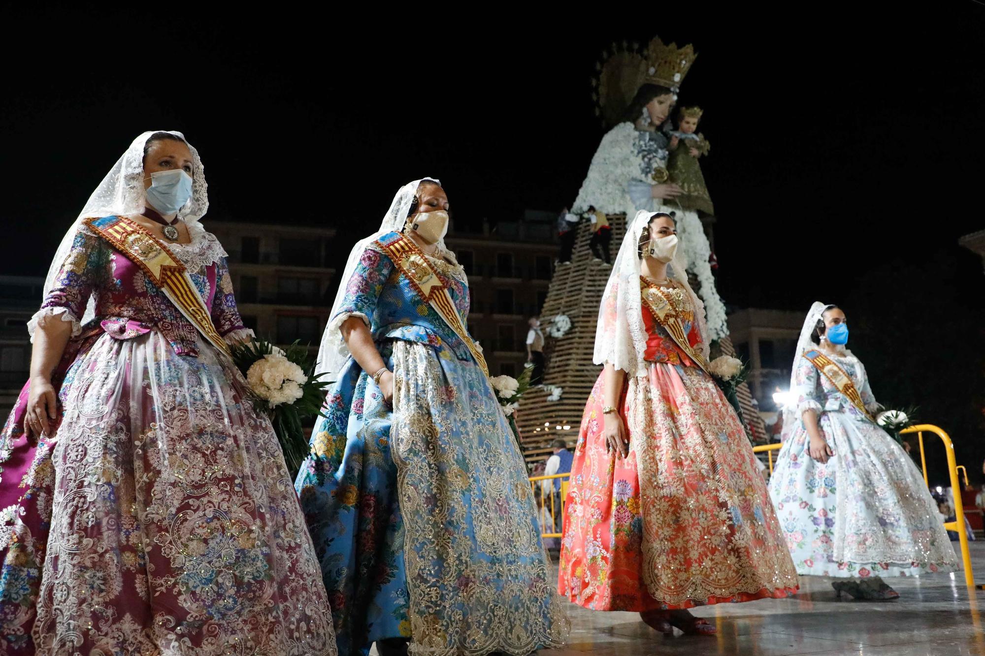 Búscate en el primer día de la ofrenda por la Calle Caballeros de las 21:00 a las 22:00