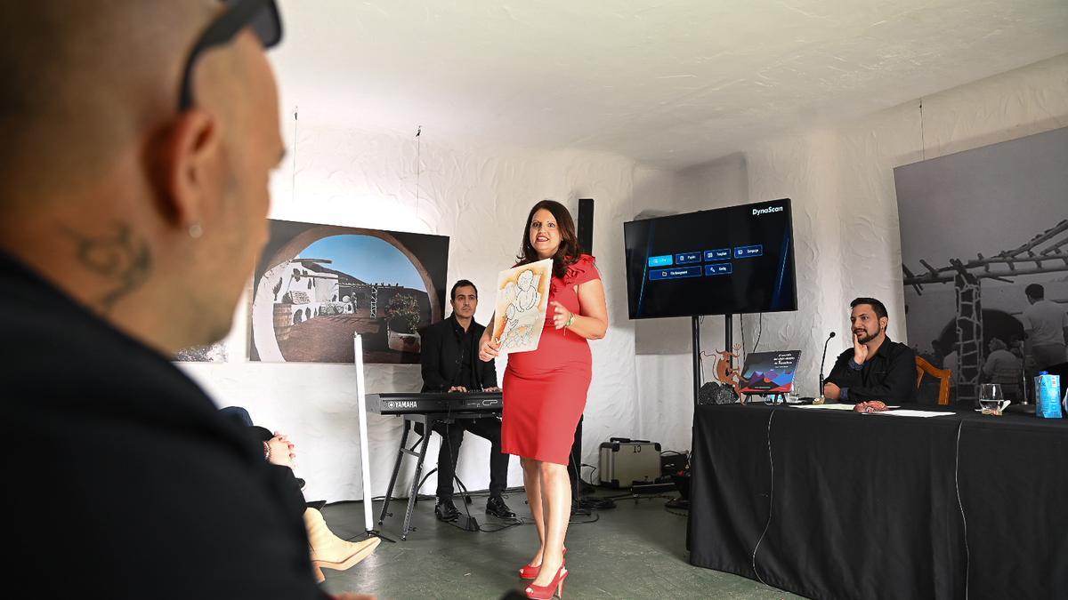 Lorena Curbelo, durante la presentación de su libro El viejo diablo de Timanfaya.