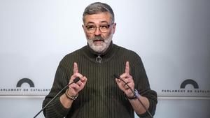 El diputado de la CUP Carles Riera, en una rueda de prensa en el Parlament.