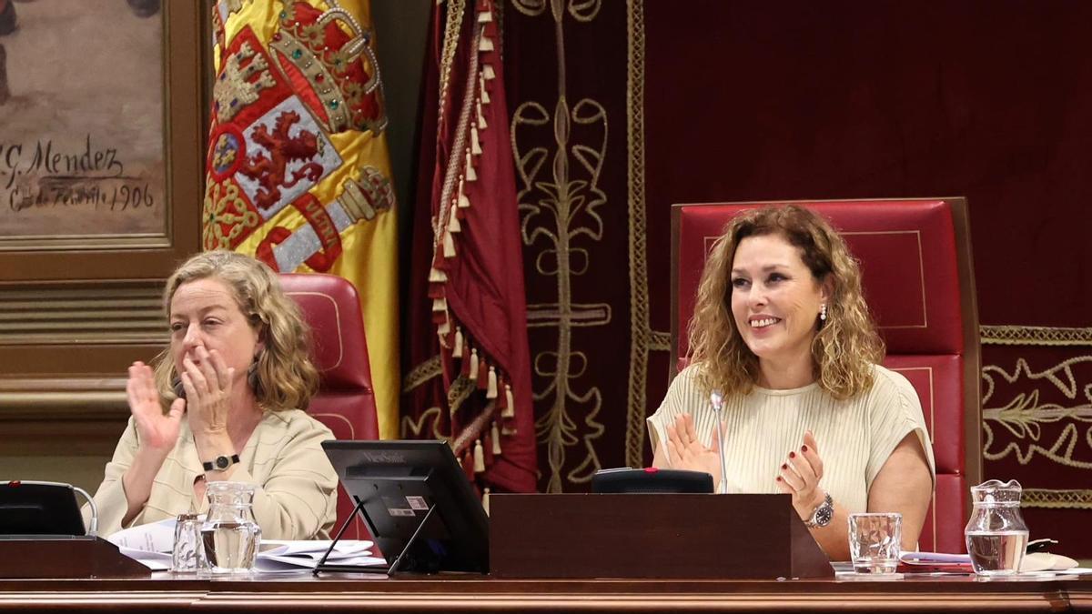 El Parlamento de Canarias aprueba por unanimidad la inclusión de La Graciosa en la letra del himno autonómico.