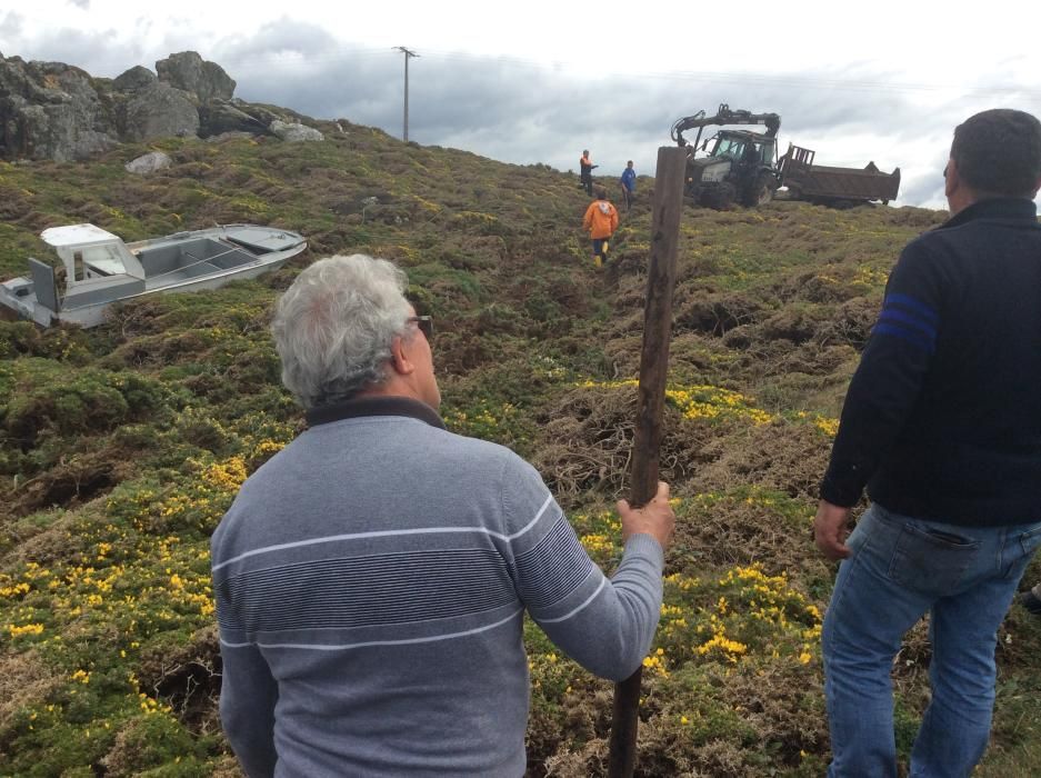 Rescatan la planeadora del hombre muerto en Cangas