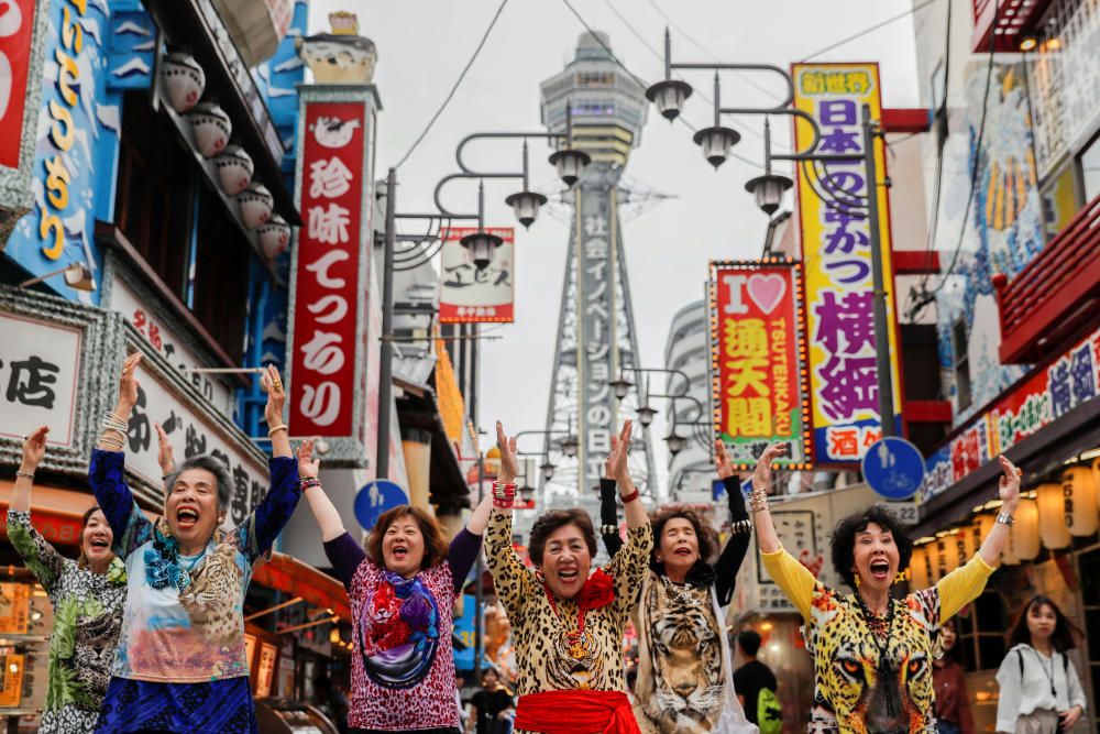 Japanese grannies welcome international leaders ...