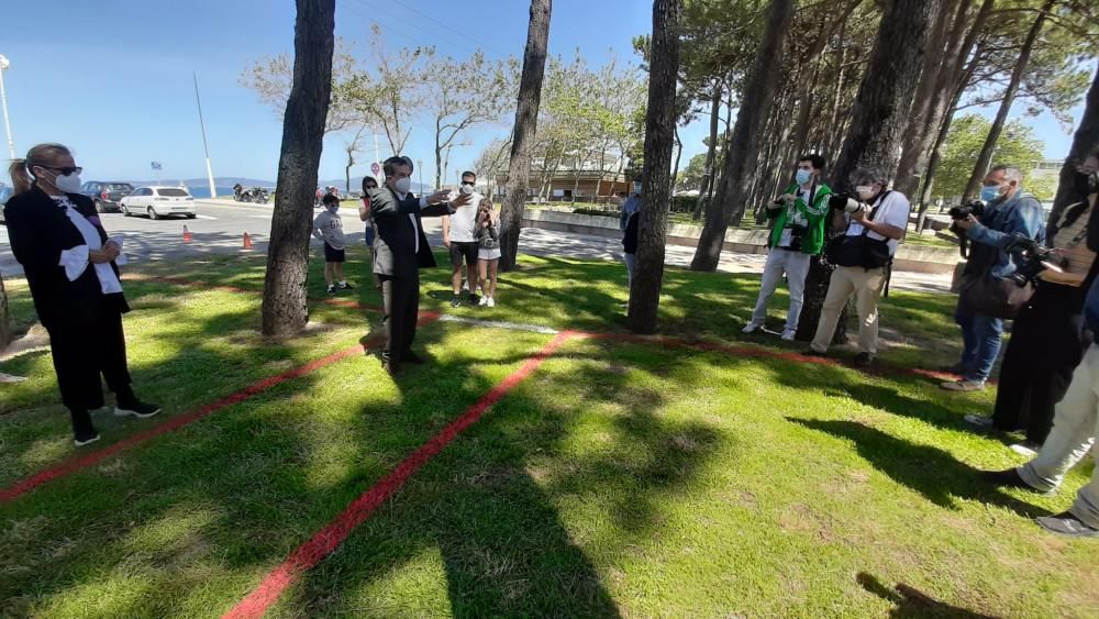 Caballero explica el sistema de seguridad para los arenales de Samil y O Vao.