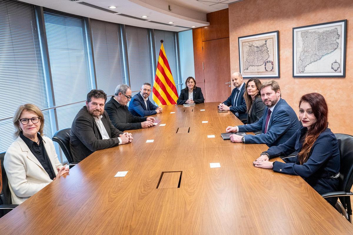 Reunión del primer consejo de administración de Rodalies de Catalunya, con los nueve miembros recién nombrados, en la sede de Territori.