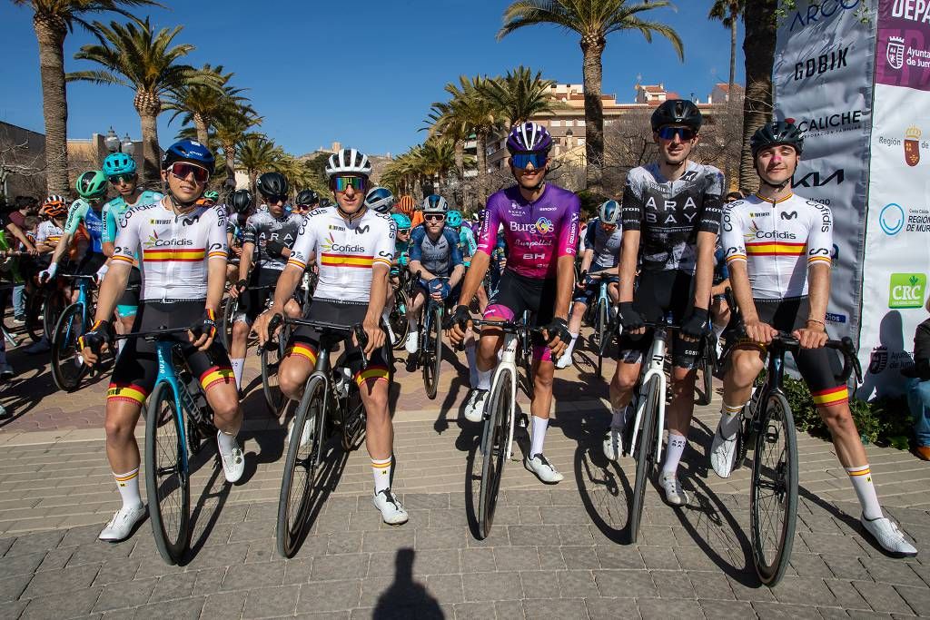 Vuelta Ciclista a Murcia: imágenes de la salida en Jumilla