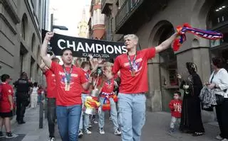 Els jugadors de l'Igualada celebren la conquesta a l'Europe Cup a la ciutat