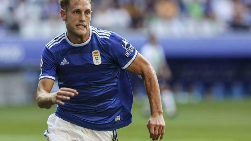 Carlos Hernández, en el primer partido de Liga ante el Extremadura en el Tartiere (1-1).