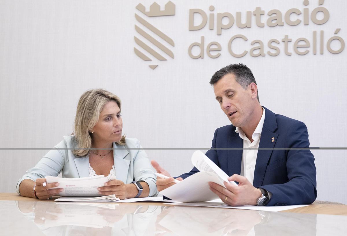 La presidenta de la diputación Marta Barrachina, junto al diputado Alejandro Clausell.