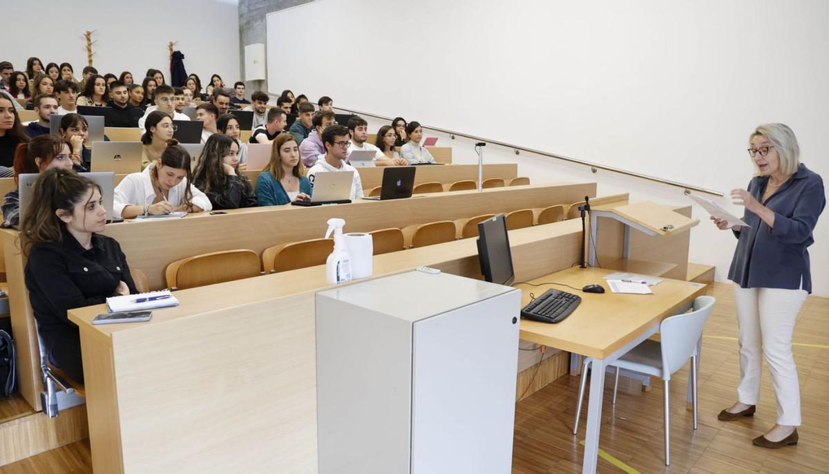 Alumnos de la UVigo en una clase en un imagen de archivo.