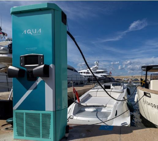 Un barco golondrina eléctrico para navegar por la costa de Mallorca