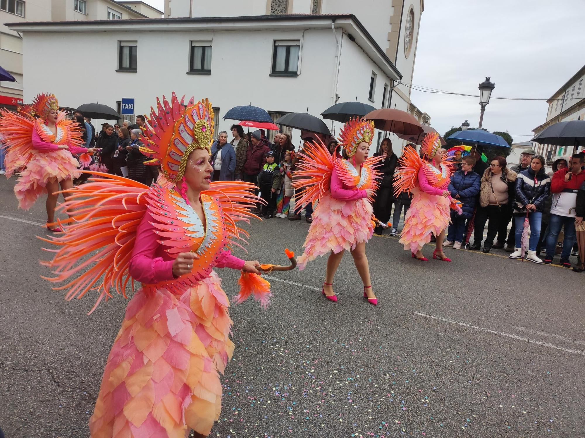 En imágenes: Las calles de Tapia se llenan para ver su vistoso desfile de Carnaval