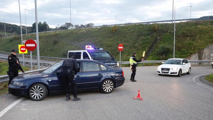 Multado con 200 euros e inmovilización del vehículo pese a circular respetando la de velocidad pero errar en lo que pasa en el asiento trasero: la Guardia Civil extrema la vigilancia