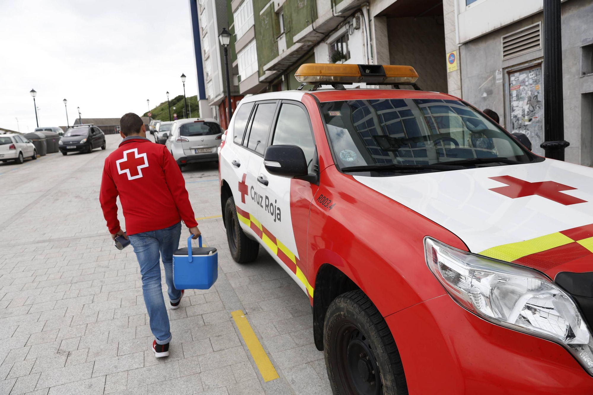 Así se controla la calidad del mar en Gijón durante la temporada de baños (en imágenes)