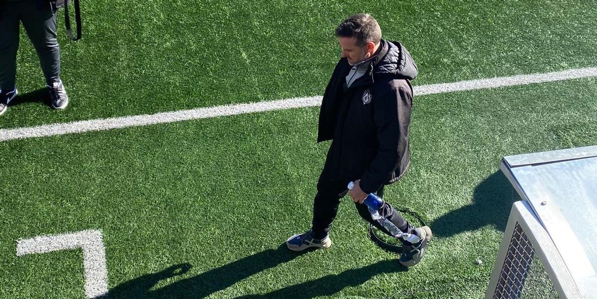 Julio Cobos, retirándose a los vestuarios tras el partido.