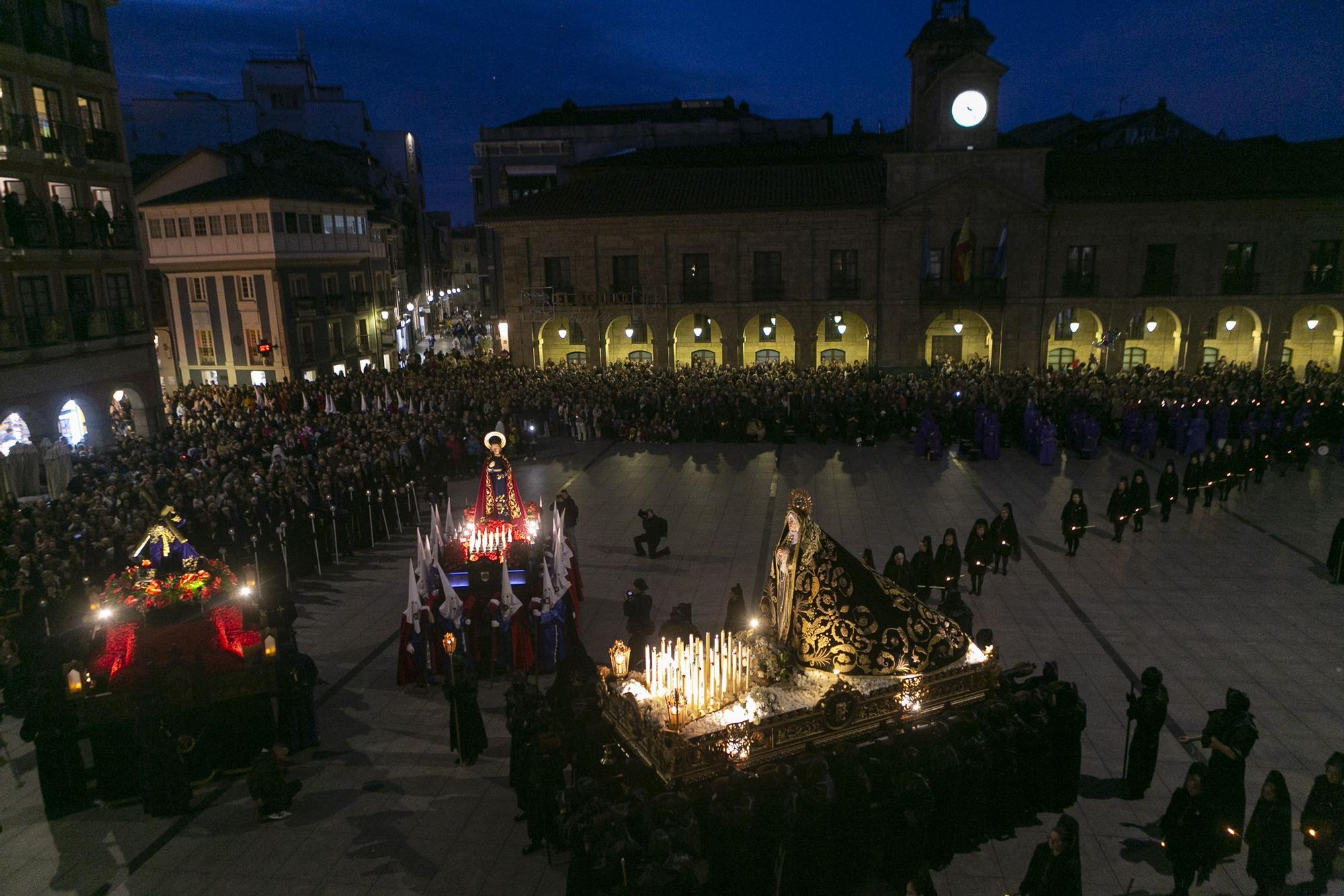 EN IMÁGENES: Así fue la procesión del Encuentro en Avilés