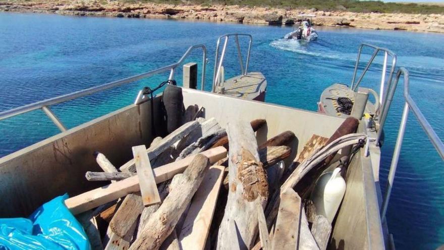 Recogidas más de 3,7 toneladas de residuos en el litoral pitiuso en mayo