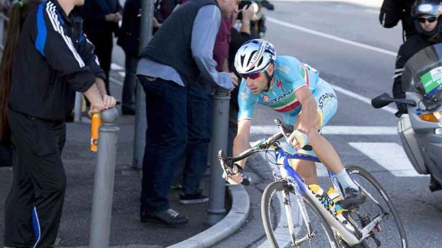 Nibali encara en solitario los últimos metros del trazado.