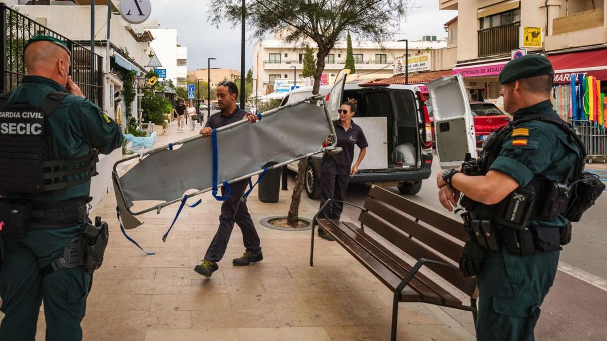 Intervención de la Guardia Civil durante el fallecimiento del domingo en Formentera. | JAVI PAREJO