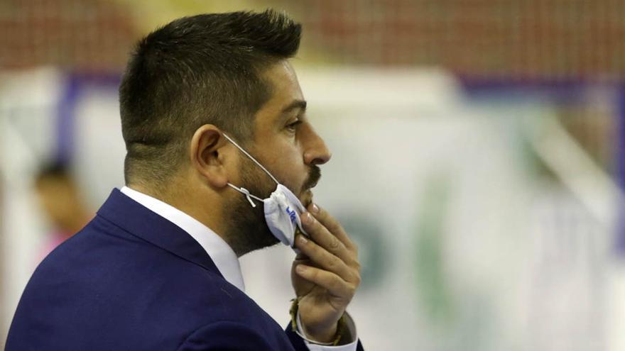 Josan González, entrenador del Córdoba Futsal, en Vista Alegre en el partido ante el Jimbee Cartagena.