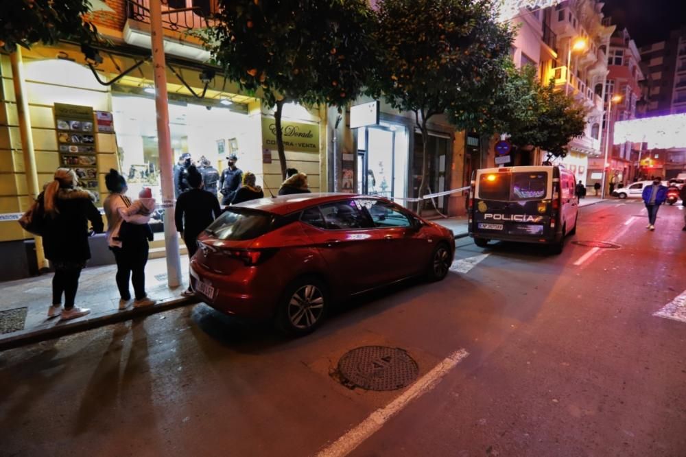 Dos heridos a cuchilladas en plena calle Correos de Murcia