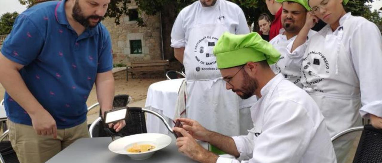 Uno de los cursos impartidos a la Escola de Hostalería en el pazo de Vista Real.