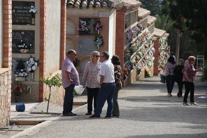 Día de Todos los Santos en el cementerio de Lorca