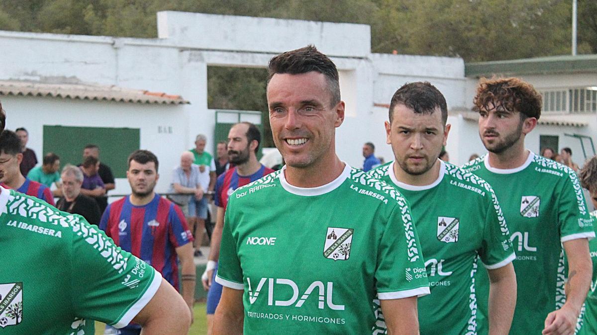 Bautista en su debut como futbolista