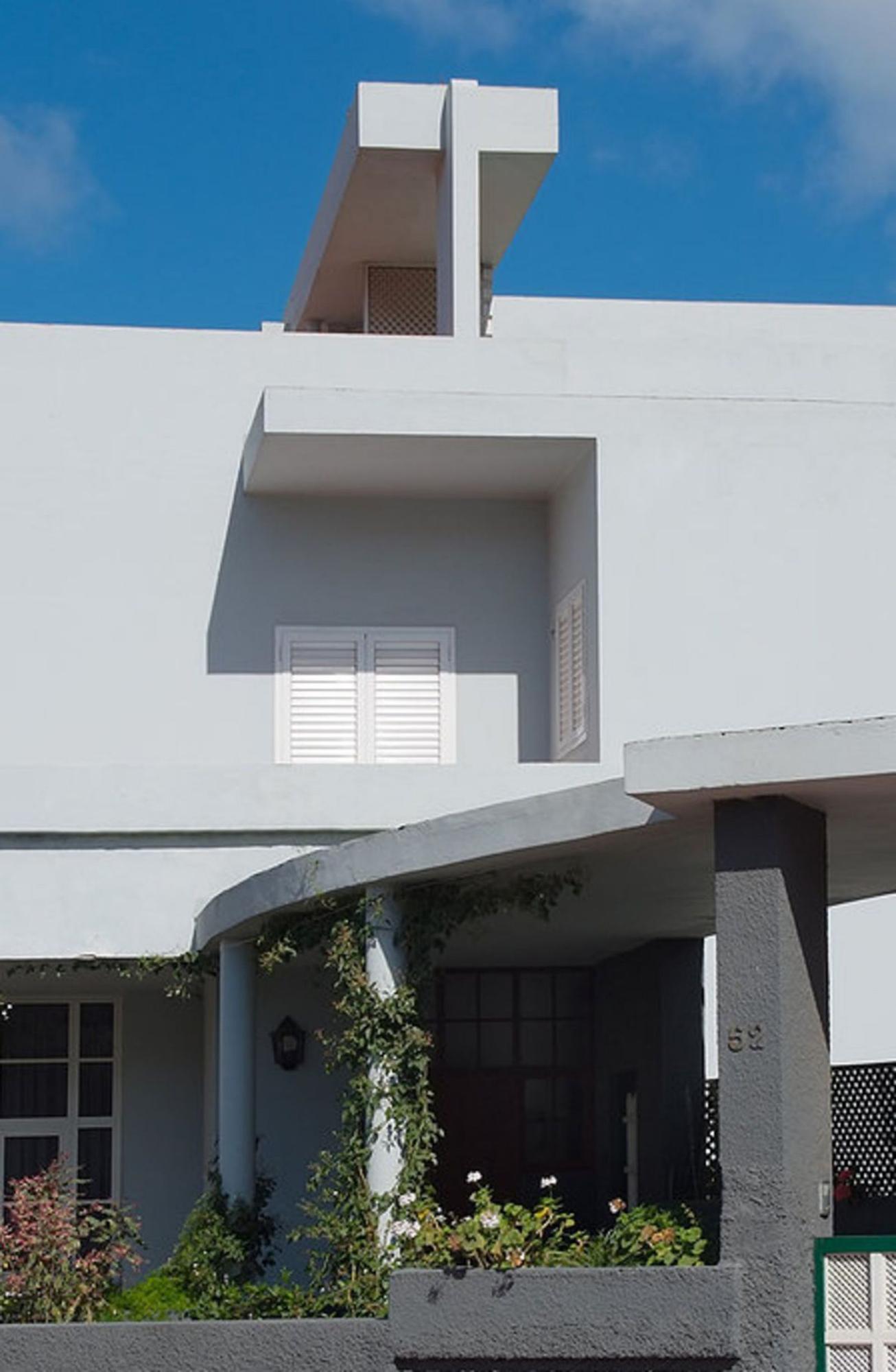 VIVIENDA DE MIGUEL MARTÍN FERNÁNDEZ DE LA TORRE EN EL BARRIO  DE CIUDAD JARDÍN DE LAS PALMAS  DE GRAN CANARIA.