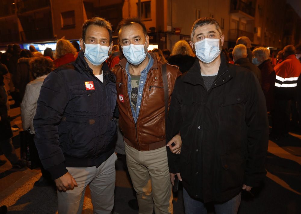 Los trabajadores de Pilkington se manifiestan, acompañados por miles de vecinos en el Port de Sagunt.