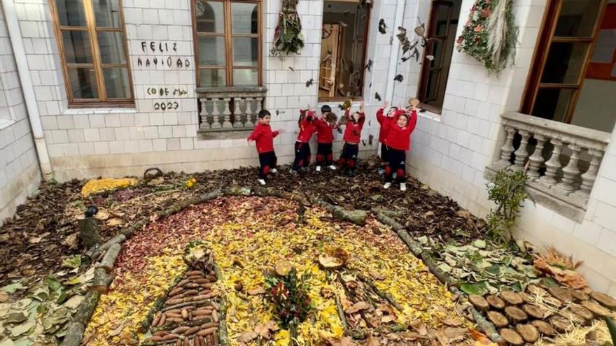 Belenismo con hojas, ramas y corteza en el Corazón de María