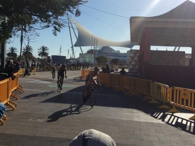 El triatlón se apodera de Las Palmas de Gran Canaria