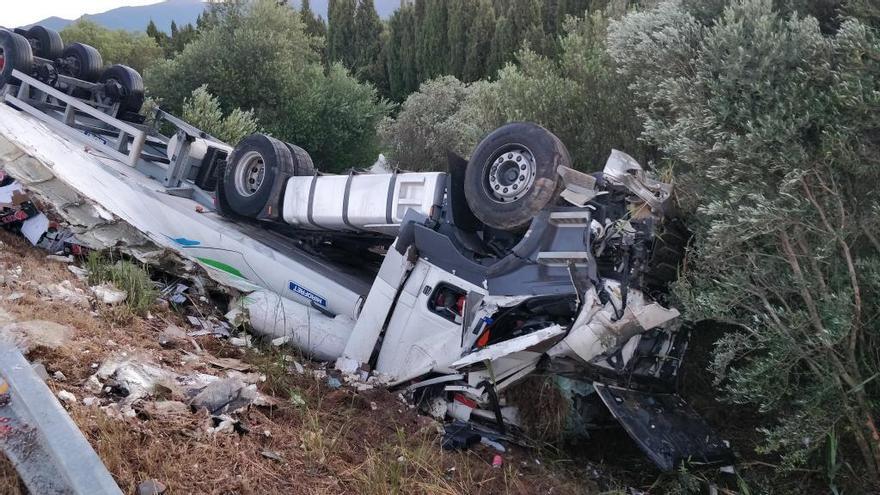 Camió accidentat a l&#039;Ap-7 aquesta matinada.