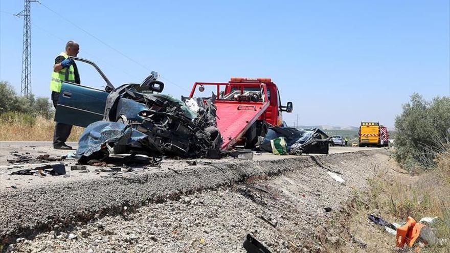 Un accidente de tráfico en la A-304 se cobra la vida de una joven y de su hija