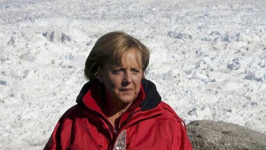 Merkel se rompe la pelvis al esquiar en Suiza y estará de baja 3 semanas