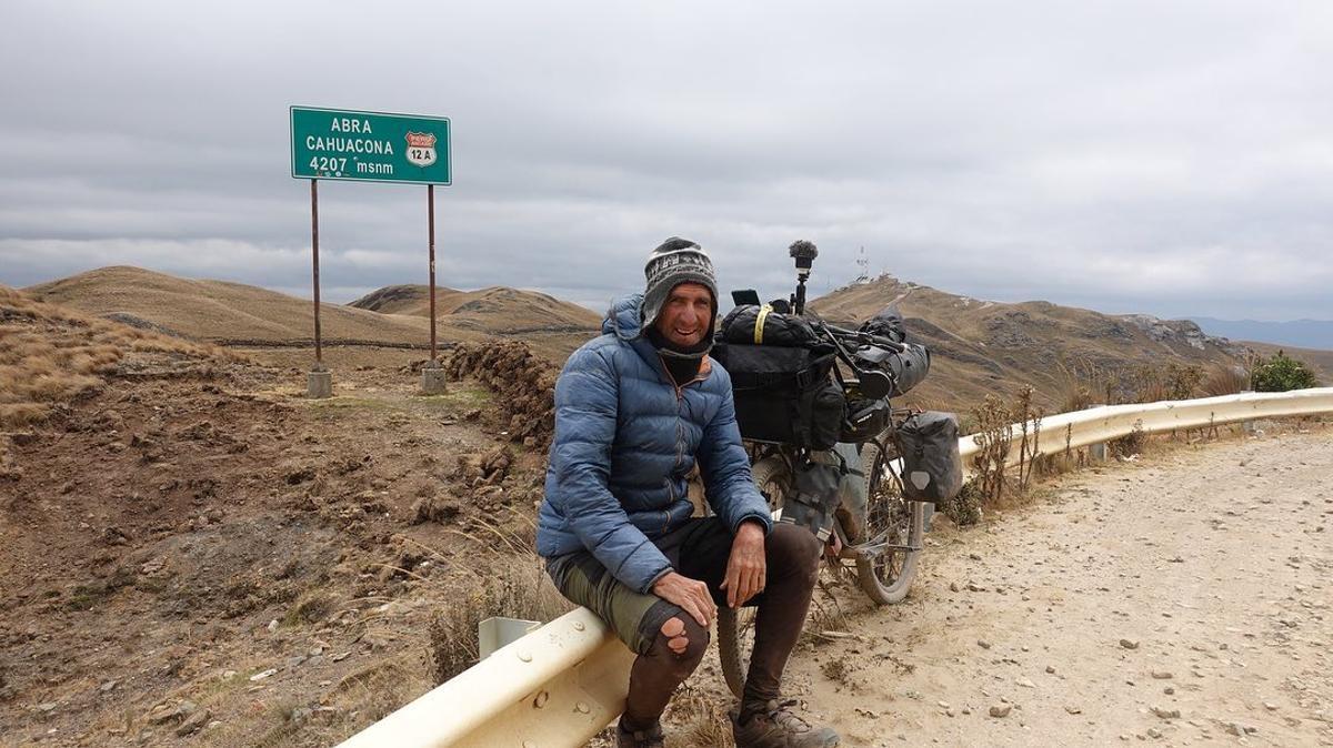 Toni Rodríguez conserva com un tresor tot el que va viure travessant els Andes.