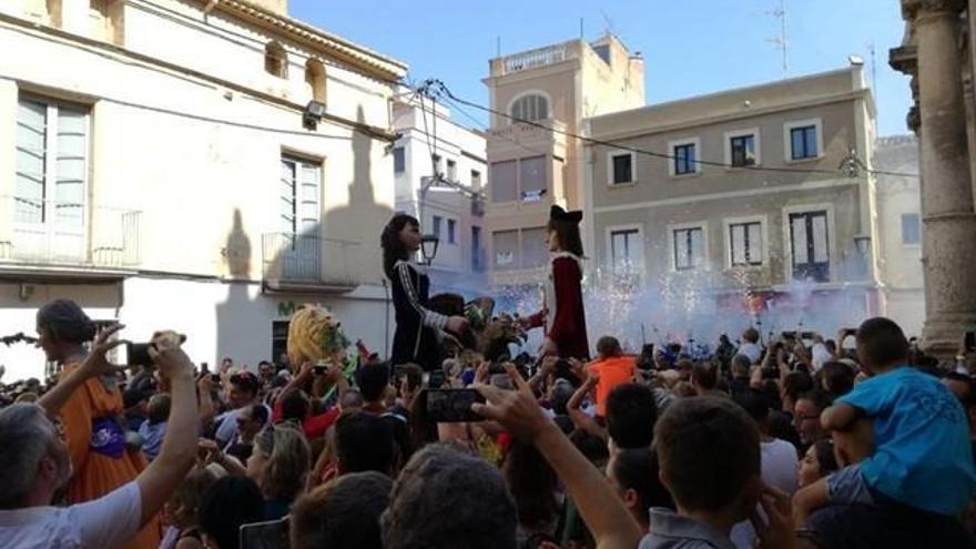 El Vendrell celebra la vuelta de la pareja de &#039;gigantes&#039; robados y hallada en Castellón