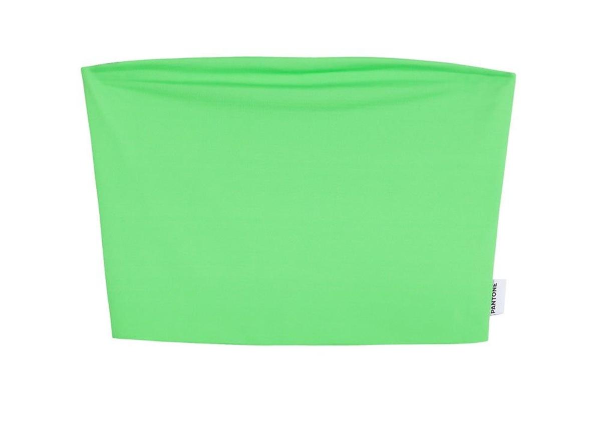 Top bandeau en color verde de la colección Pantone de Bershka. (Precio: 7, 99 euros)