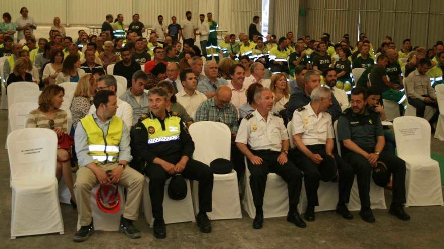 Autoridades y trabajadores durante el día de la salud y la seguridad