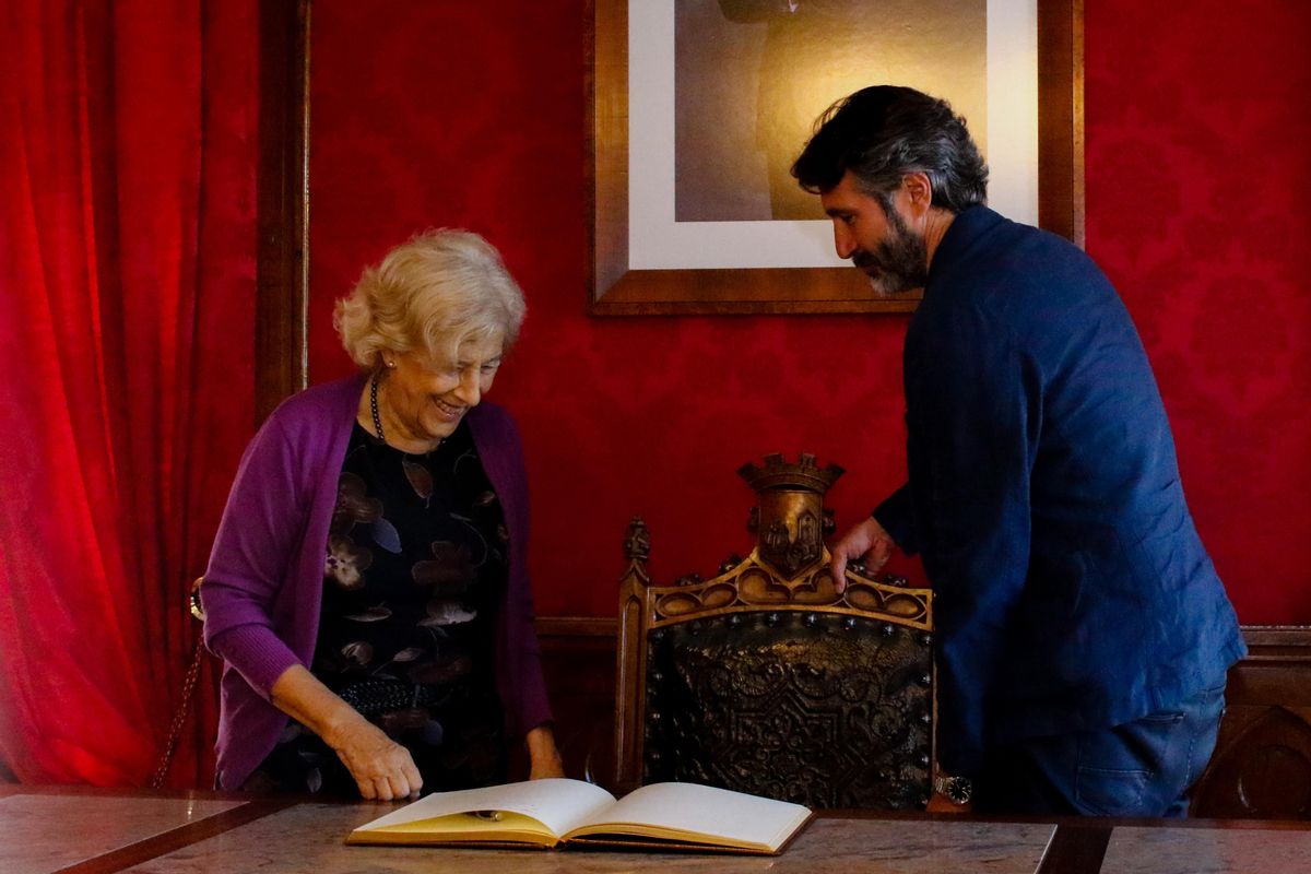 La exalcaldesa de Madrid junto al actual alcalde de Vilagarcía, Alberto Varela.
