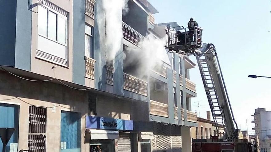 Desalojan un edificio de Totana