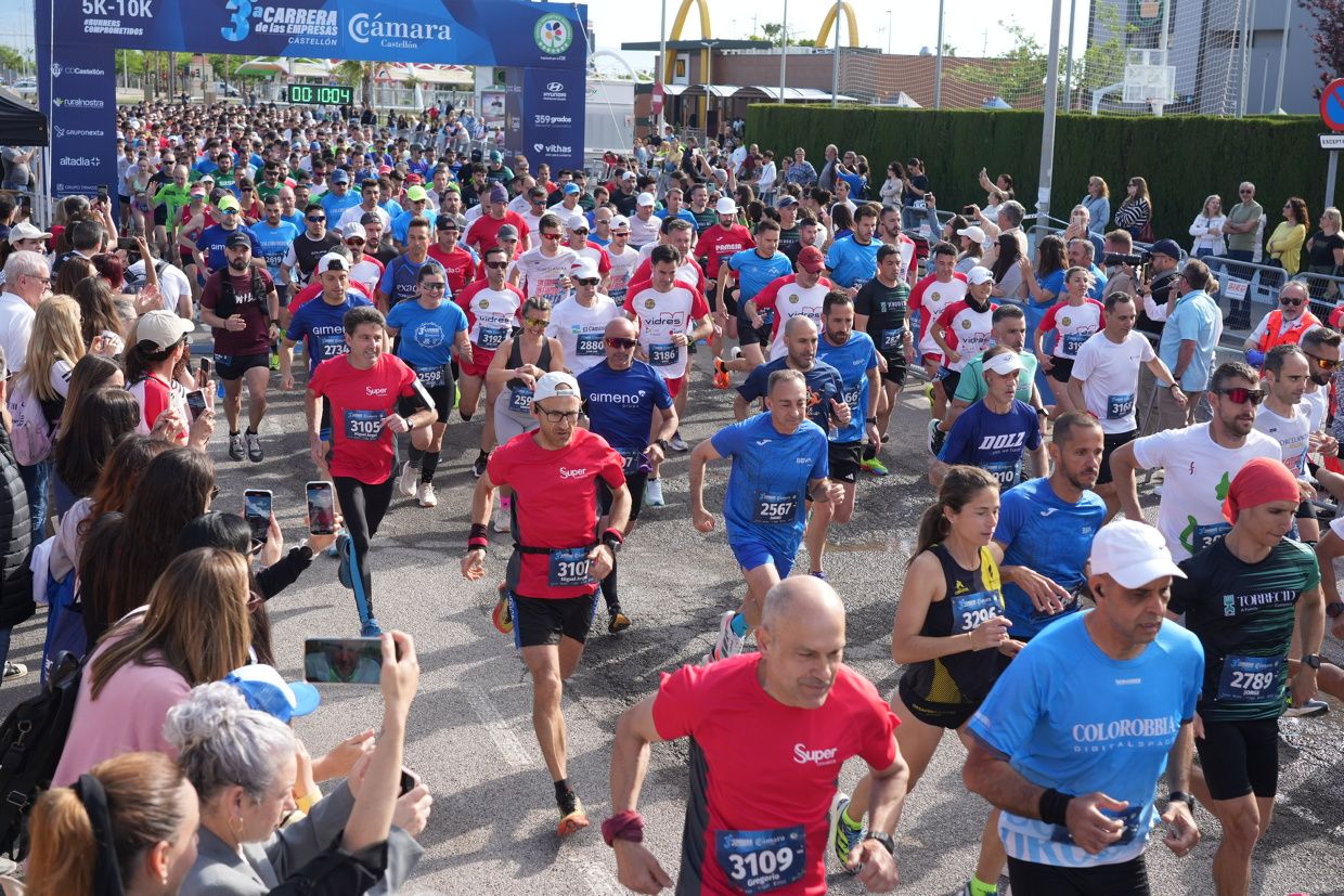 Búscate en las fotos de la Carrera de las Empresas en Castellón