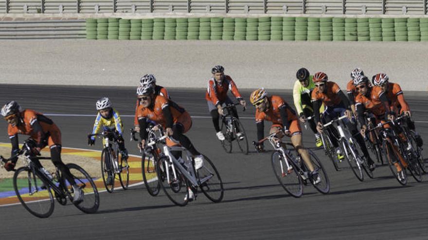 Ciclistas en el Circuit