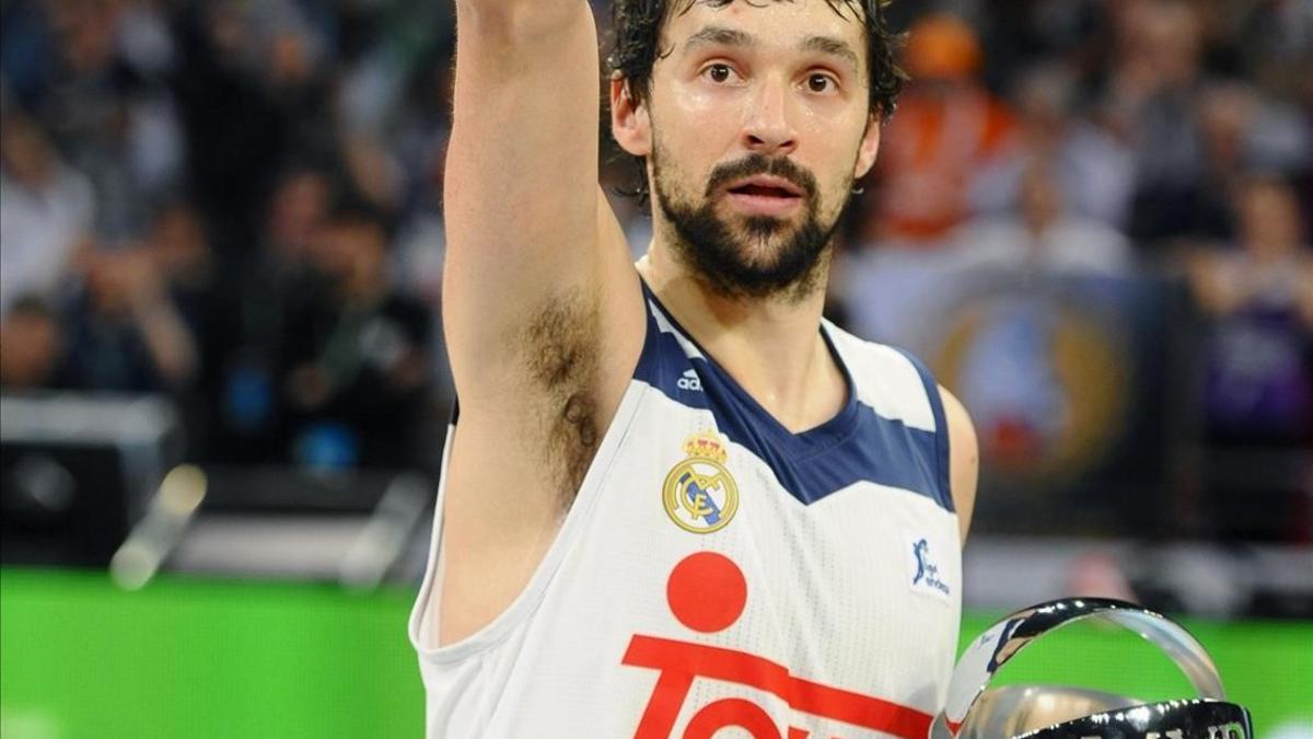 Llull, tras recibir el trofeo MVP de la final